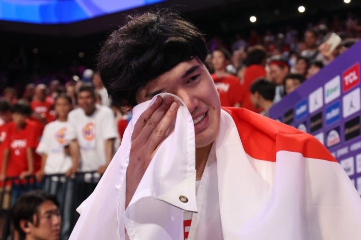 48年ぶりに自力で五輪切符を掴んだ日本代表。大黒柱の渡邊雄太も歓喜の涙を流した。(C)Getty Images