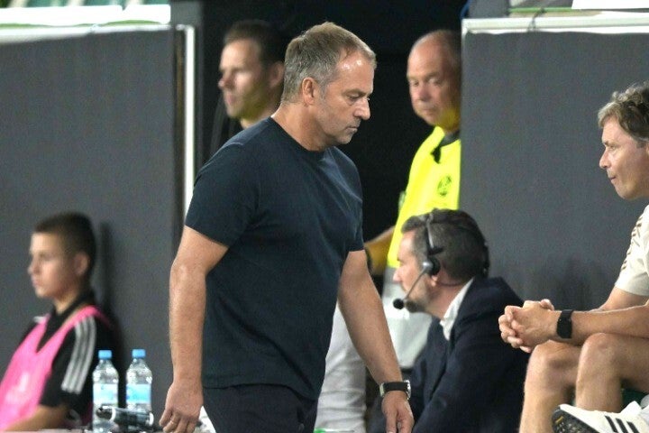 日本に１対４で歴史的惨敗を喫したドイツのフリック監督は試合終了後、足早にピッチを後にした。写真：金子拓弥（THE DIGEST写真部）