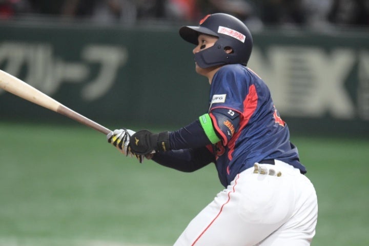 ７回に先制HRを放った森下。虎の新人が勝利を引き寄せた。写真：鈴木颯太朗（THE DIGEST）