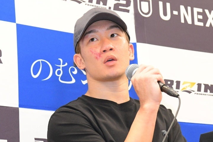 復帰戦を飾れなかった朝倉。試合後、自身のYouTubeチャンネルを更新し、引退を明言した。写真：鈴木颯太朗