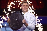 世界王者ジョコビッチと同郷のメジェドビッチが、21歳以下のシーズン最終戦を制した。（C）Getty Images
