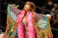 弾ける水着姿をSNSで公開した白川。とびきりの笑顔を見せた。写真：梅月智史（THE DIGEST写真部）
