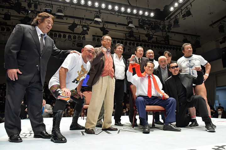 2020年に行なわれたプロレスリング・マスターズ大会。左から３人目が木戸さん。写真：萩原孝弘