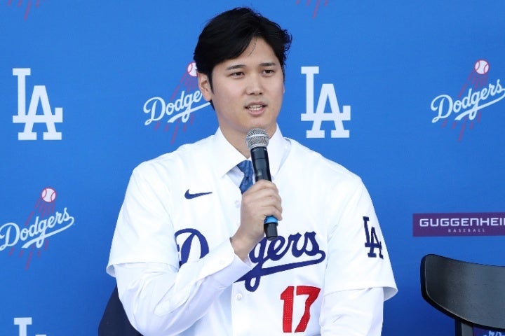 ドジャース入団会見に臨んだ大谷。トロント誤報騒動の裏話を明かした。(C) Getty Images