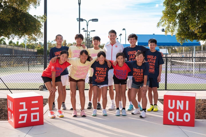 米フロリダのIMGアカデミーで実施されている「UNIQLO Next Generation Development Program with Kei Nishikori」に参加している全日本ジュニア優勝選手たちと錦織。写真＝肥留川宇志