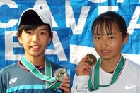 14歳以下で優勝に輝いた白尾一晟（左）と小坂優月（右）。写真提供：大会事務局