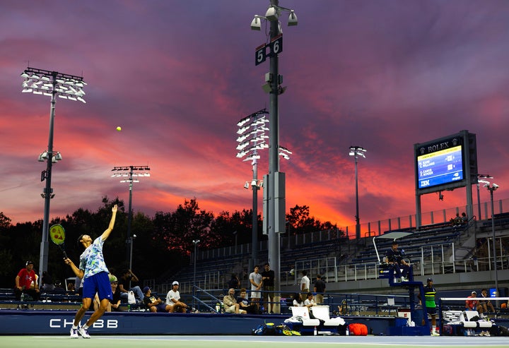 アカデミー探し、IPIN登録、大会引率…。親の役割は山ほどあるようだ。※写真はイメージ（C）Getty Images