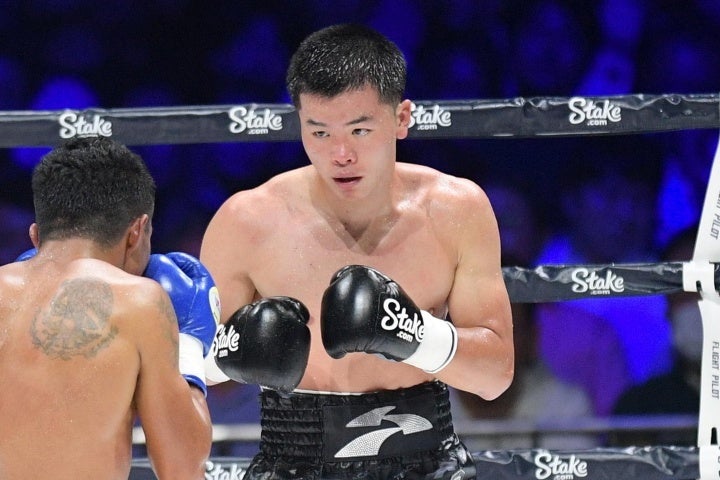 プロ３戦目を迎えた那須川は思わぬ形で勝利を挙げた。写真：鈴木颯太朗