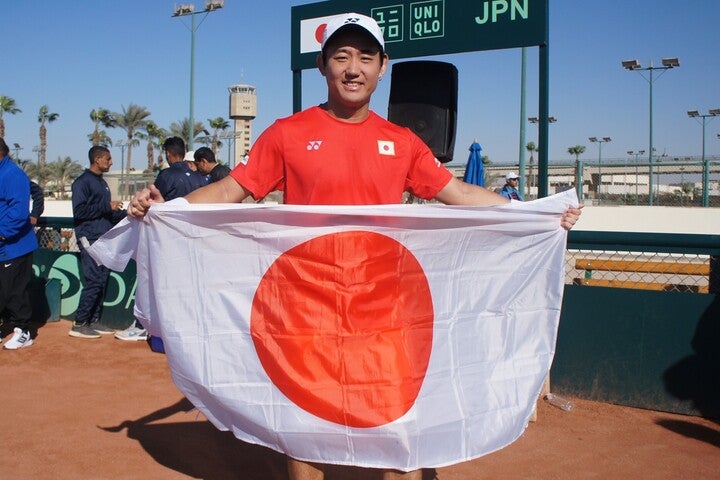 チームを牽引した西岡は、第４試合のエース対決を制し日本代表の勝利を決めた。写真提供＝日本テニス協会広報部