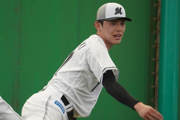 今キャンプ２度目のブルペン投球を行なった佐々木。井端監督も絶賛する内容だった。写真：岩国誠