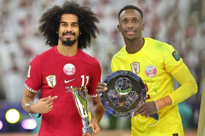 得点王＆大会MVPに輝いたアフィフ（左）と最優秀GKに選ばれたバルシャム（右）。いずれもカタールの大会２連覇に大きく貢献した。写真：梅月智史（THE DIGEST写真部）