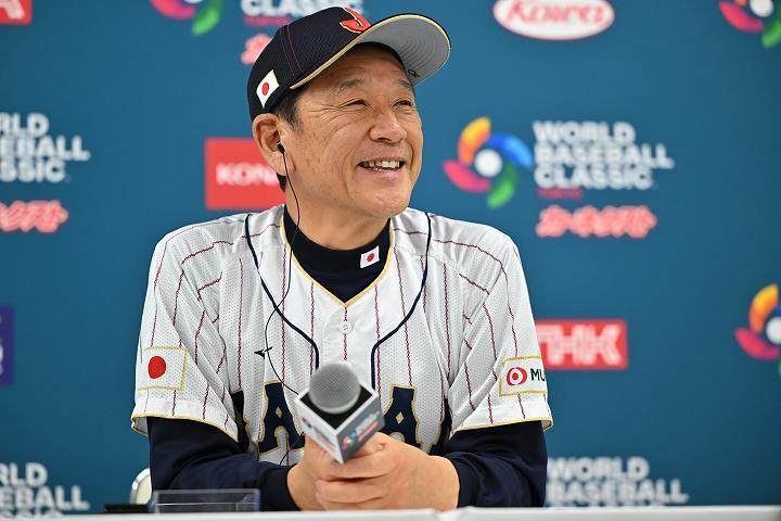 昨年のWBCで日本を世界一に導いた栗山前監督。レイズの春季キャンプを訪問した。(C) Getty Images