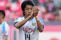元サッカー日本代表で、現在J１川崎フロンターレのFROを務める中村憲剛氏がWリーグのハーフタイムMCを務めた。(C) Getty Images