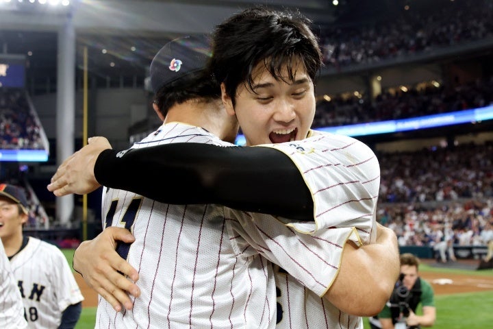 昨年のWBCでは日本代表として世界一に貢献した大谷（右）とダルビッシュ（左）。MLBで初めて直接対決する。(C) Getty Images