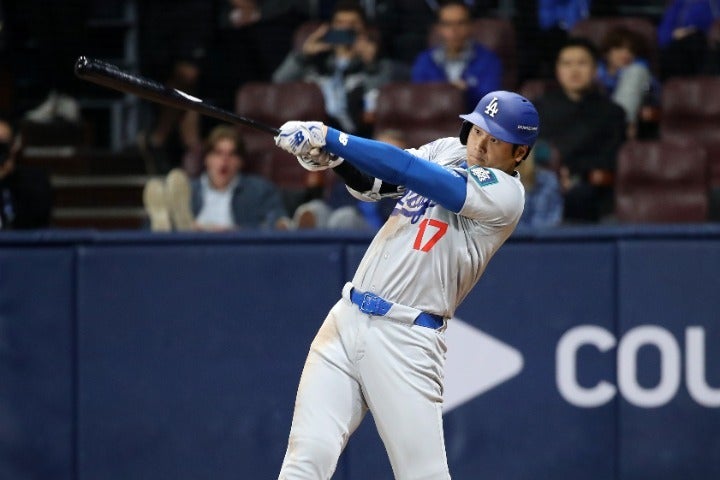 韓国で迎えた、MLB開幕戦でファン待望の初ヒット＆初盗塁を披露した大谷翔平。(C) Getty Images