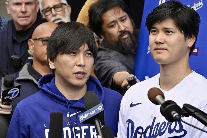 取材対応では常に大谷の傍らで通訳をしていた水原氏。(C) Getty Images