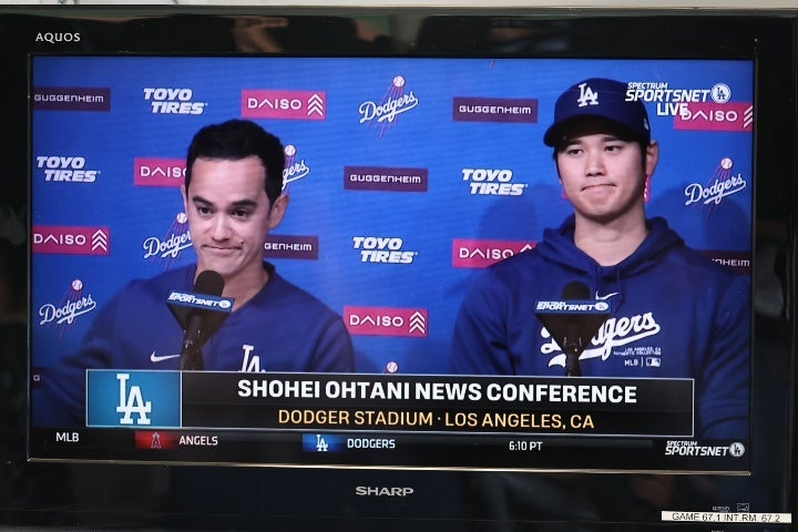 声明発表では大谷（右）の代理通訳としてスポットを浴びたアイアトン（左）氏。(C)Getty Images