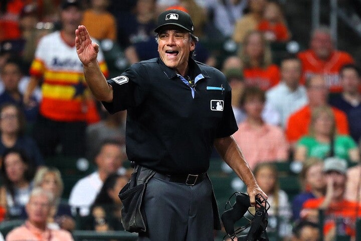 ドジャース対ジャイアンツの試合で球審を務めたフィル・クッツィ氏。(C)Getty Images