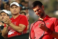 今季１度もツアーで決勝へ進出できていないジョコビッチ（右）について、元コーチのバイダ氏（左）が持論を述べた。（C）Getty Images
