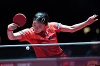 現地20日、マカオ開催の卓球W杯で世界ランク２位の中国選手相手に激闘を繰り広げた15歳の張本。(C)WTT