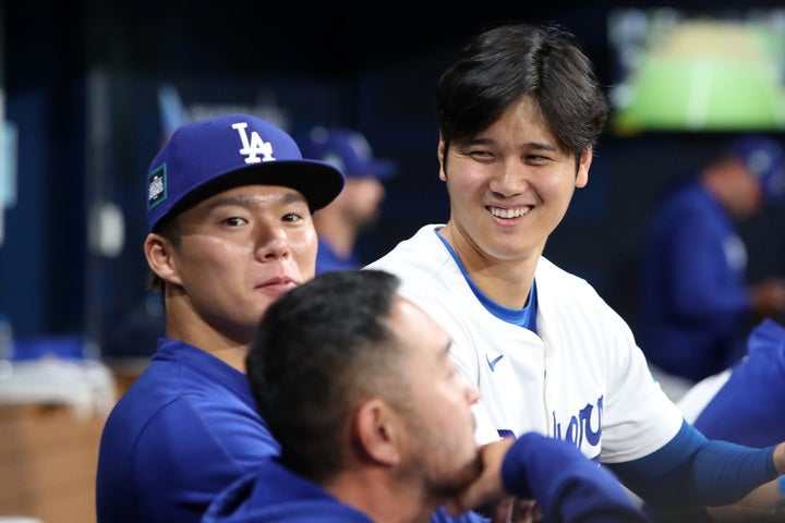 世界的に有名なシェフとの再会を果たした大谷（右）と山本（左）。(C) Getty Images