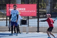 「安藤財団グローバルチャレンジr.テニス」では、日本テニス界の発展に向けて昨年度よりジュニアの発掘と育成に取り組んでいる。写真提供：日本テニス協会