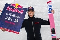 北京五輪金メダリストの小林は291mの世界最長ジャンプに成功した。写真：Joerg Mitter／Red Bull Content Pool