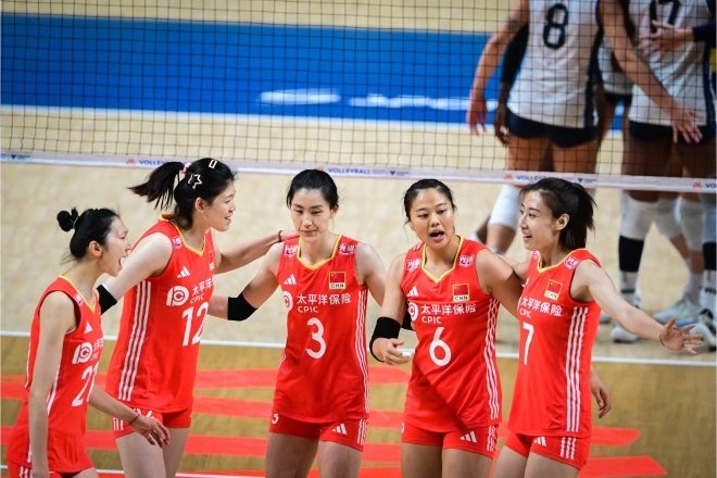NLは５勝３敗と調子が上がらない中国女子代表。それでもパリ五輪行きは依然有力な状況だ。(C) Volleyball World