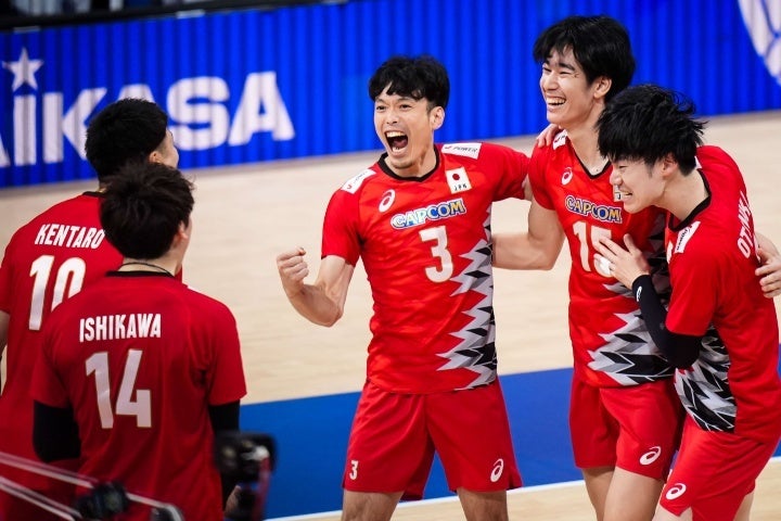 オランダをストレートで蹴散らした日本は決勝R進出を決めた。(C) Volleyball World