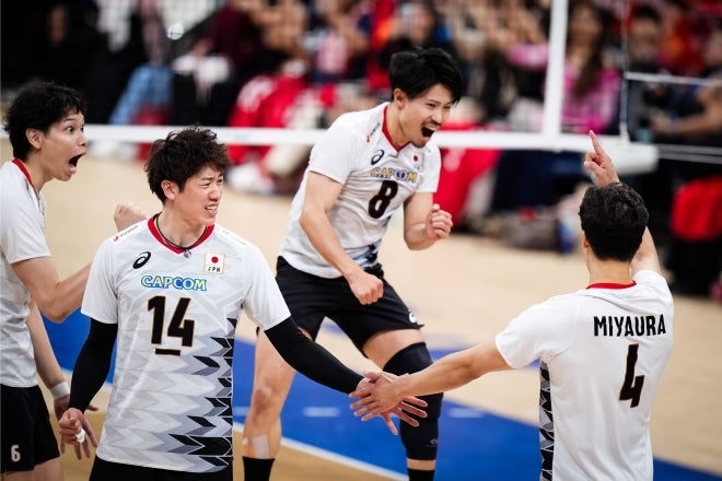 マニラで躍動した日本男子代表。強敵フランスをフルセットの末に下してみせた。(C)Volleyball World