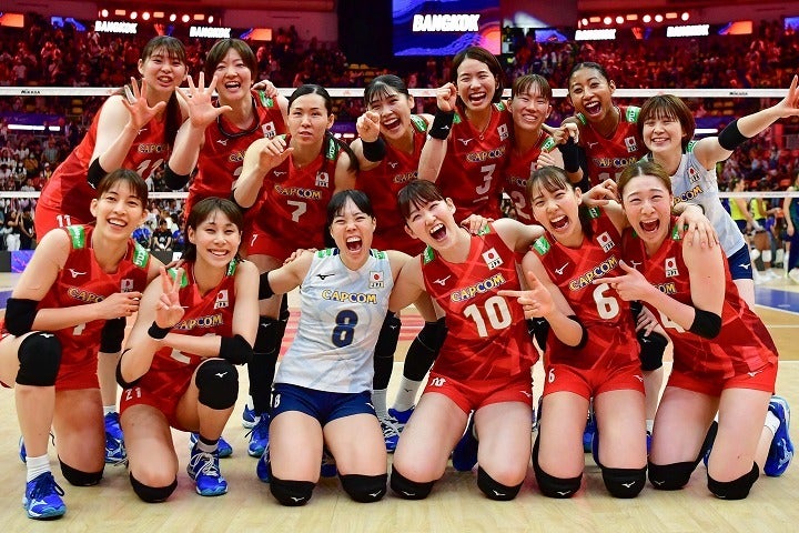 世界ランク１位のブラジル代表に勝利した日本代表。(C) Volleyball World
