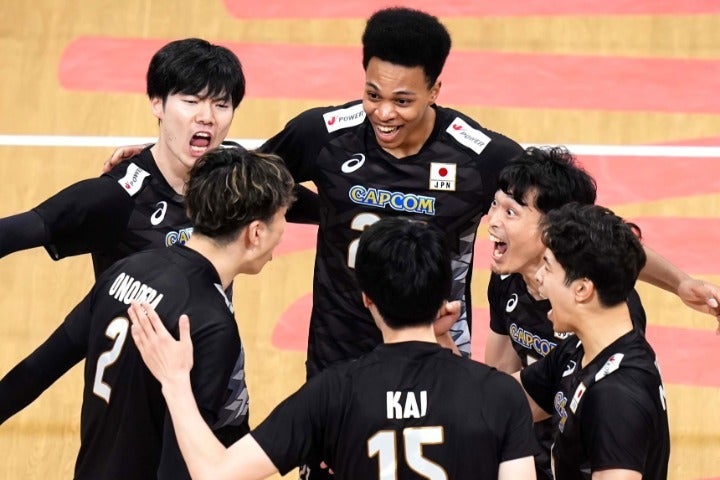 日本はアメリカにセットカウント３ー０で勝利した。(C) Volleyball World
