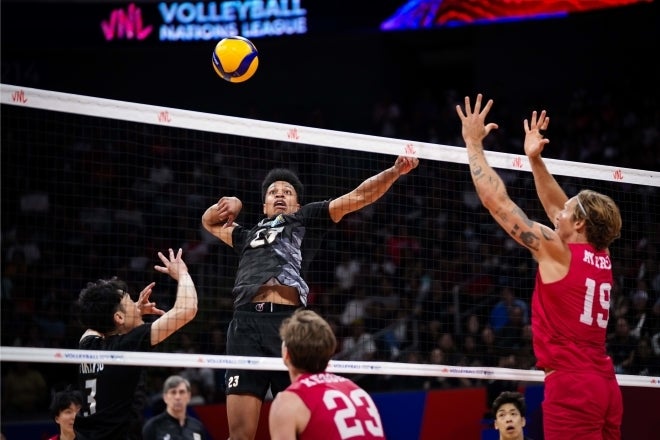 日本はアメリカにストレート勝ちを収めて９勝目を挙げた。準々決勝では１次ラウンドで敗れたカナダと対戦する。(C)Volleyball World