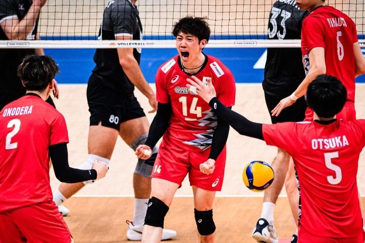 日本はカナダを下し、２年連続VNL４強入りを果たした。(C)Volleyball World