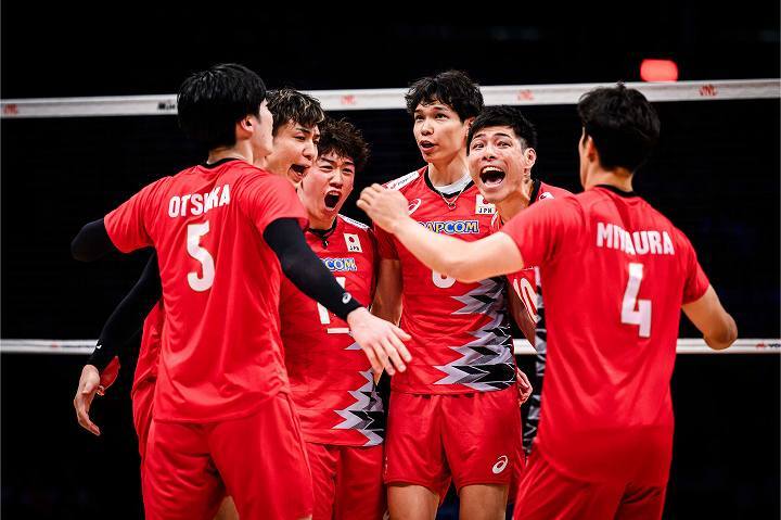 日本は終盤、不可解な判定に見舞われながらもカナダを破り、ベスト４に進出した。(C) Volleyball World
