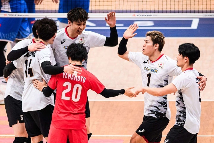 日本はスロベニアを下し、VNL初の決勝進出を決めた。(C)Volleyball World