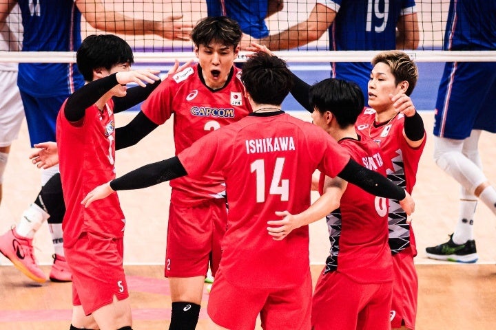日本はフランスに敗れ、銀メダルで大会を終えた。(C)Volleyball World