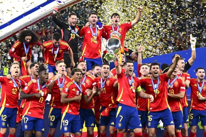２ー１でイングランドを倒し、史上最多４度目のEURO優勝を果たしたスペイン。(C)Getty Images