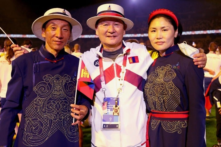 東京五輪の閉会式に参加した際のモンゴル代表。(C)Getty Images