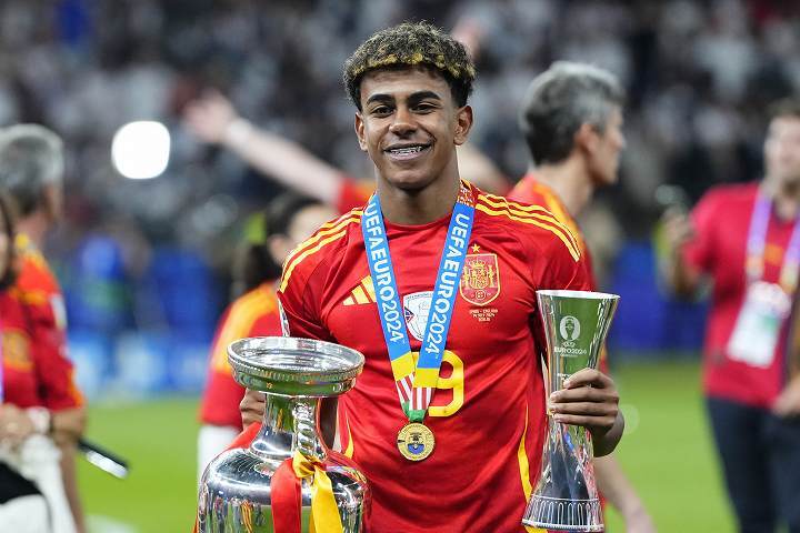 EUROでベストヤングプレーヤー賞を受賞したヤマルも17歳にして出場数60試合を超えた。(C)Getty Images