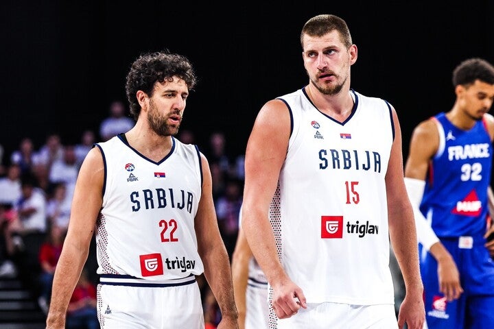 NBAのMVPヨキッチ(右)とユーロリーグの元MVPミチッチ(左)を擁するセルビア。初戦で王者アメリカとぶつかる。(C)Getty Images