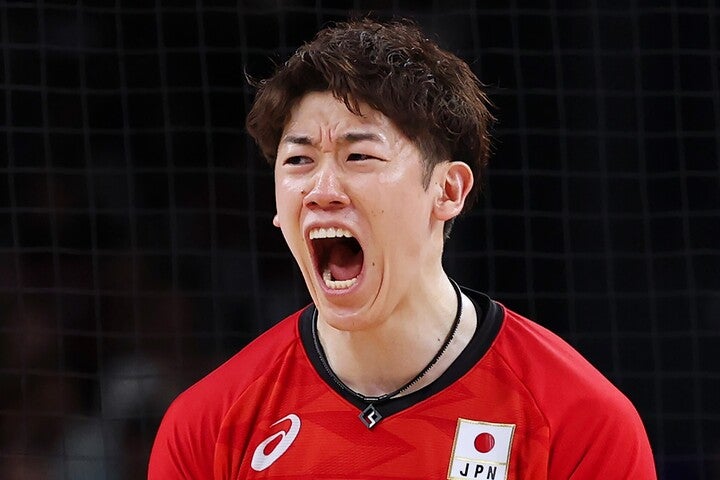 雄叫びを上げてチームを鼓舞する日本代表の石川祐希。(C) Getty Images