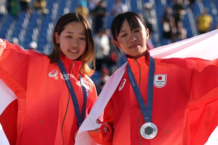 日本の14歳・吉沢恋（左）が金メダル、15歳の赤間凛音（右）が銀メダルを獲得。(C) Getty Images