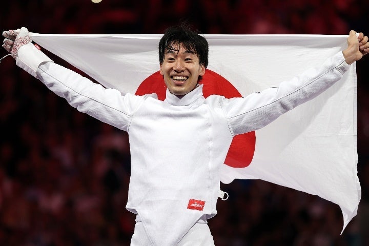 加納はフェンシング個人種目では日本勢として史上初めて金メダルを獲得した。(C)Getty Images