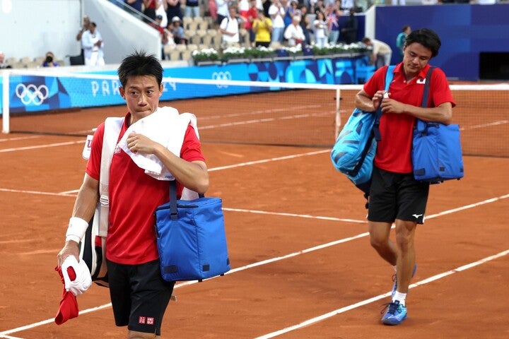 シングルスはドレイパーに完敗を喫した錦織圭（左）。ダニエル（右）と組んだダブルスはマリー／エバンスに７連続失点を喫して逆転負けとなった。（C）Getty Images