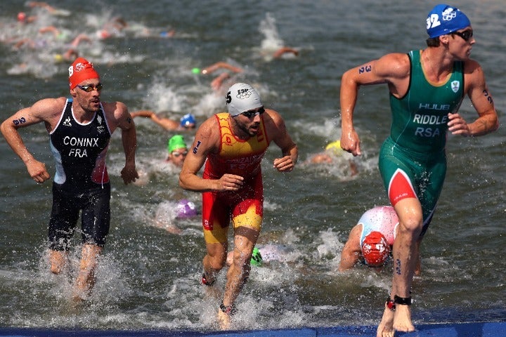 水質が懸念されたセーヌ川でトライアスロン競技が開催された。(C)Getty Images