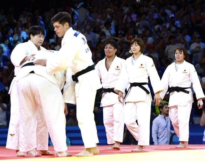 柔道の混合団体決勝、日本は３勝４敗で敗北。２大会連続の銀メダルに終わった。(C)REUTERS/AFLO