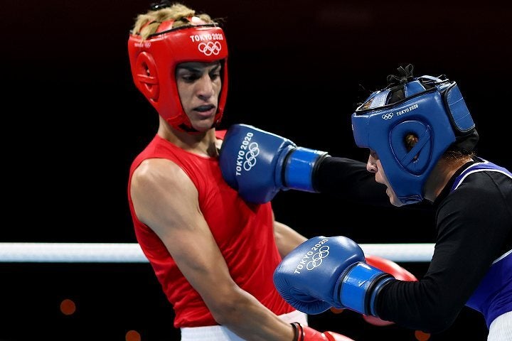 女子ボクシングで物議を醸している“性適格性検査”で不合格になった選手の出場。写真は、イマネ・ケリフ（トルコ）。(C) Getty Images