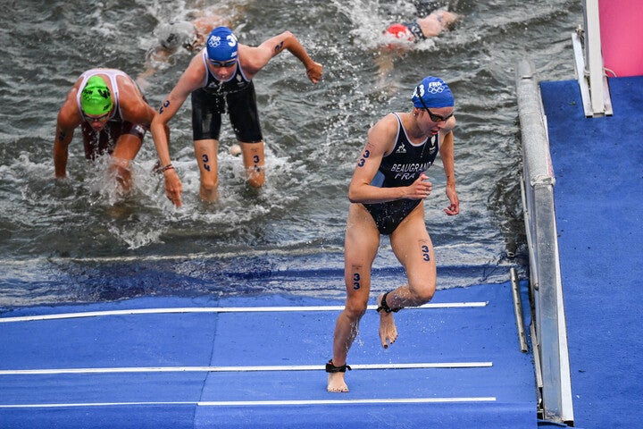 ７月31日にセーヌ川で行なわれたトライアスロン競技。(C)Getty Images