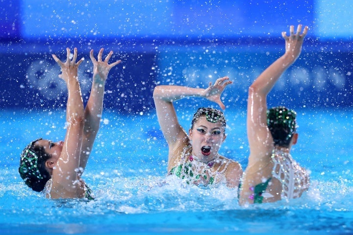 アクロバティックルーティンで演技する日本。(C)Getty Images